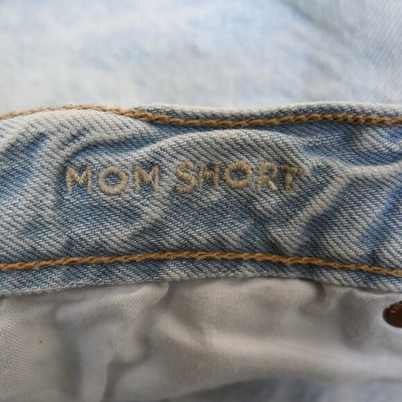 American Eagle Womens 2 Light Wash Cuffed Mom Jean Short - Picture 9 of 11